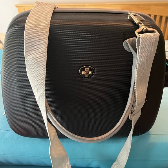 Swiss Hard case cosmetics or toiletry bag - Picture 1 of 4